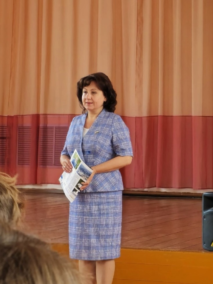 В Салавате выпускникам гимназии №1 подарили подписку на газету «Выбор»