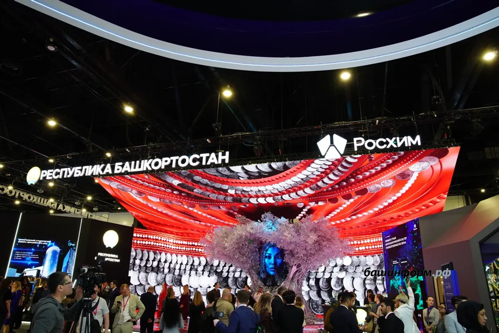Башкирия представила на ПМЭФ «Древо Шэжэре»