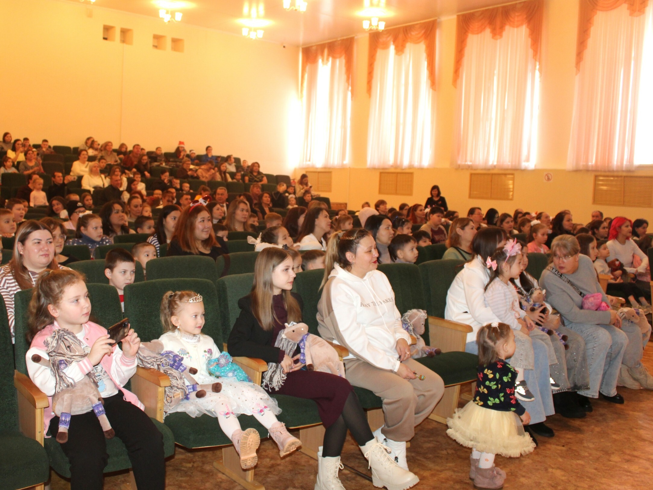 В Салавате детей участников специальной военной операции пригласили на елку