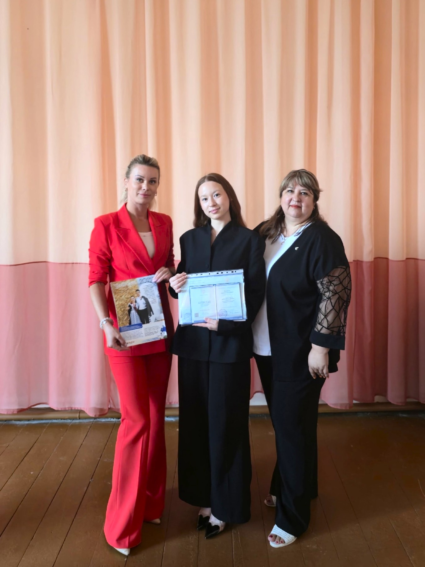 В Салавате выпускникам гимназии №1 подарили подписку на газету «Выбор»