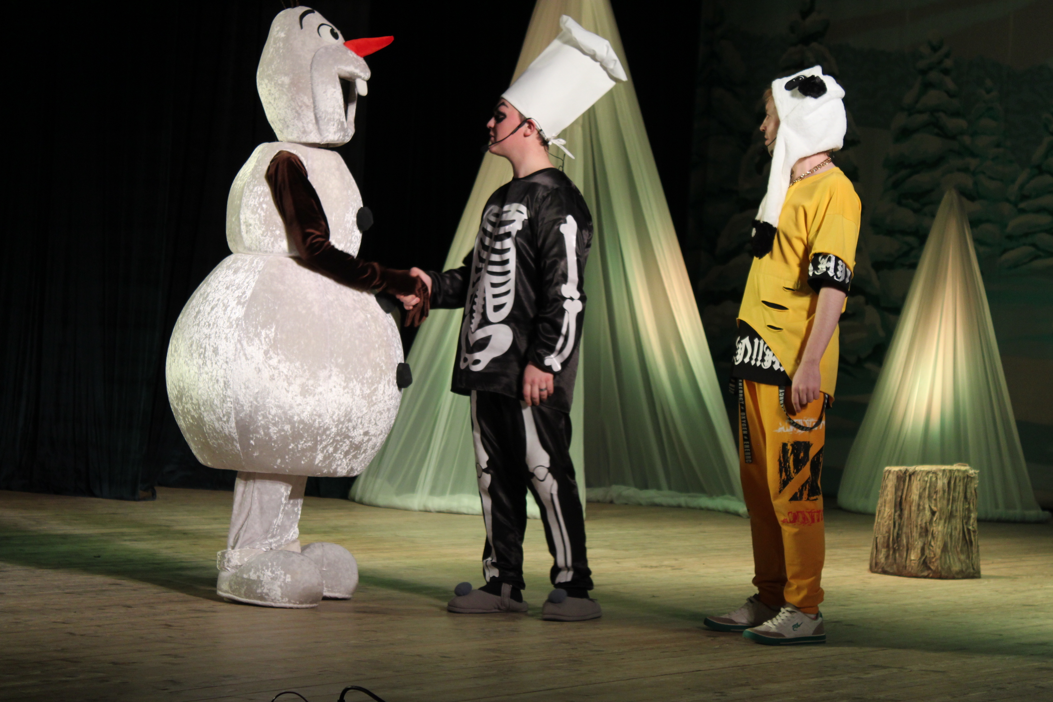 В Салавате поставили яркую театральную постановку  «Вовка в 3D-вятом царстве» для юных поклонников ТикТока и инстаграма