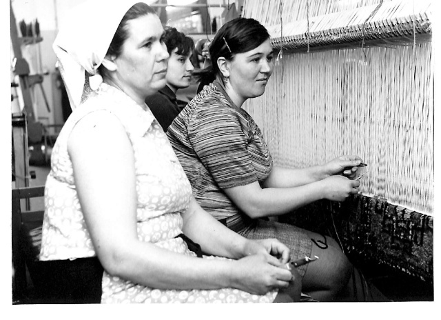 Уникальные кадры из прошлого века: салаватцы, занятые в сфере ЖКХ, - за работой