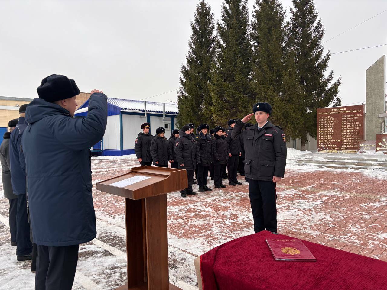 Начинающие свой путь сотрудники органов внутренних дел Салавата приняли присягу