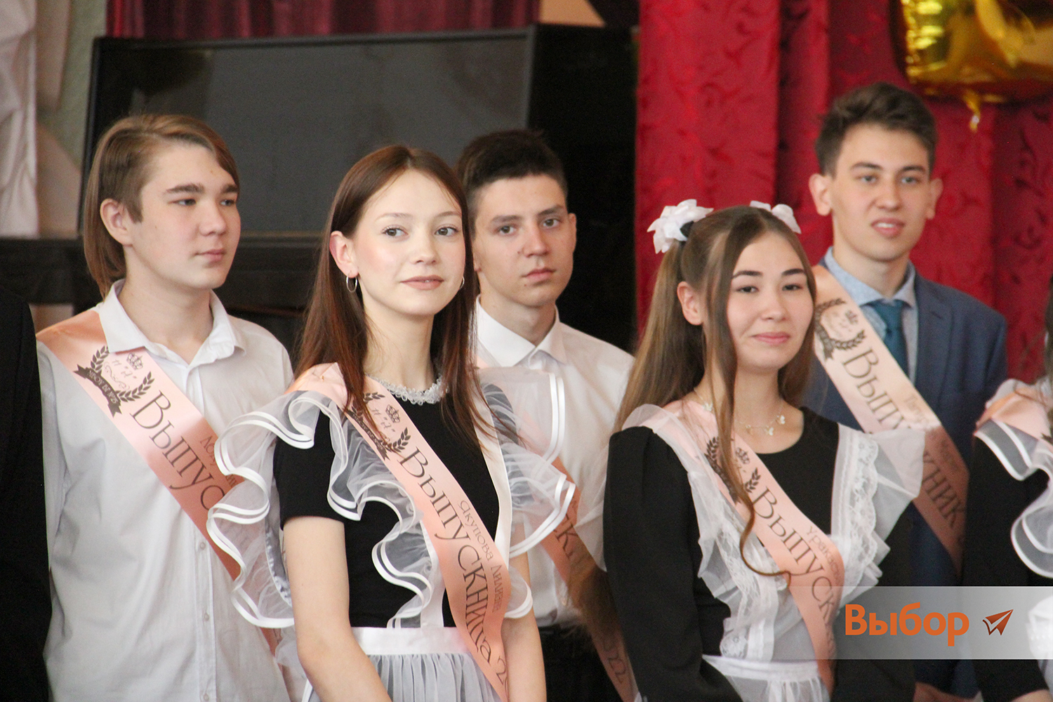В башкирской гимназии Салавата прозвенел последний звонок для выпускников