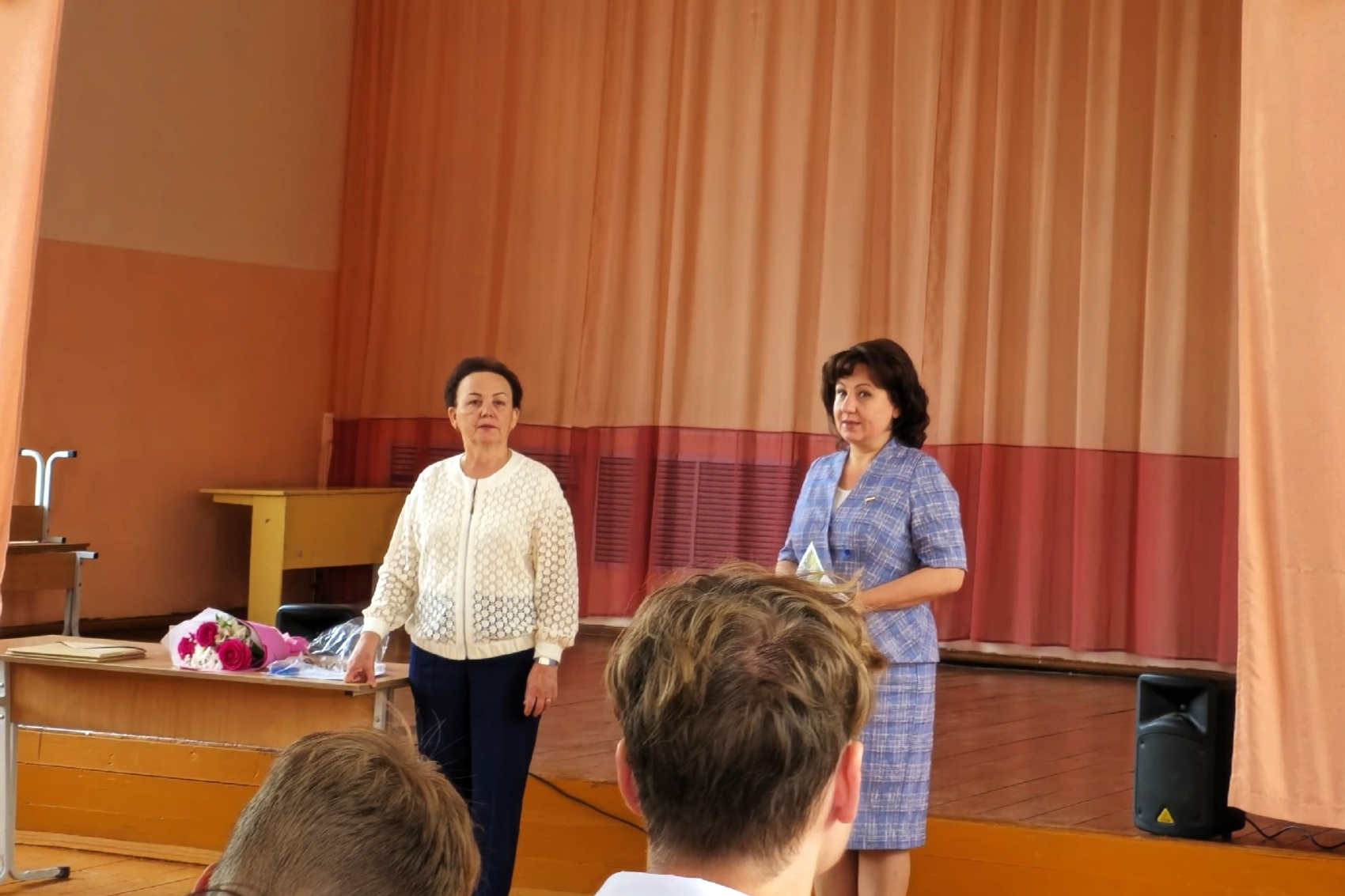 В Салавате выпускникам гимназии №1 подарили подписку на газету «Выбор»