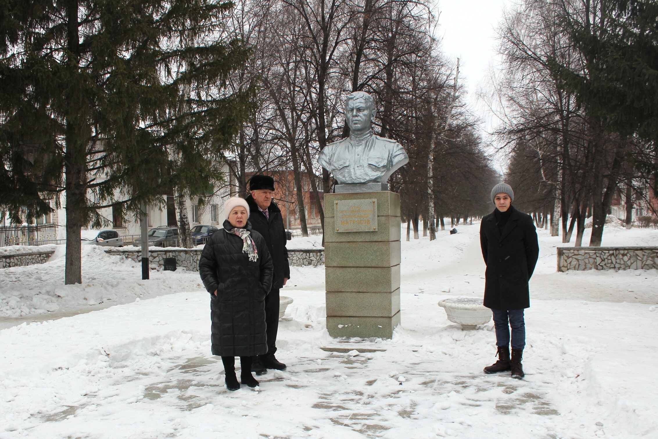 В Салавате возложили цветы к бюсту Александра Матросова