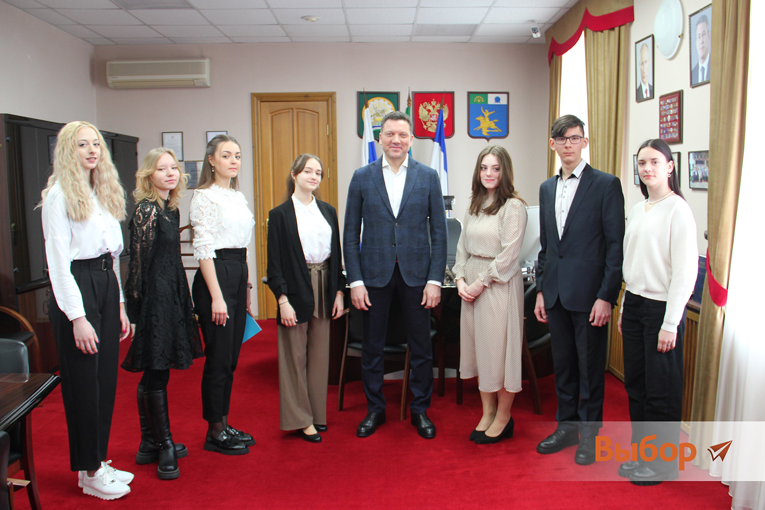 Салаватские школьники встретились с главой администрации Игорем Мироновым