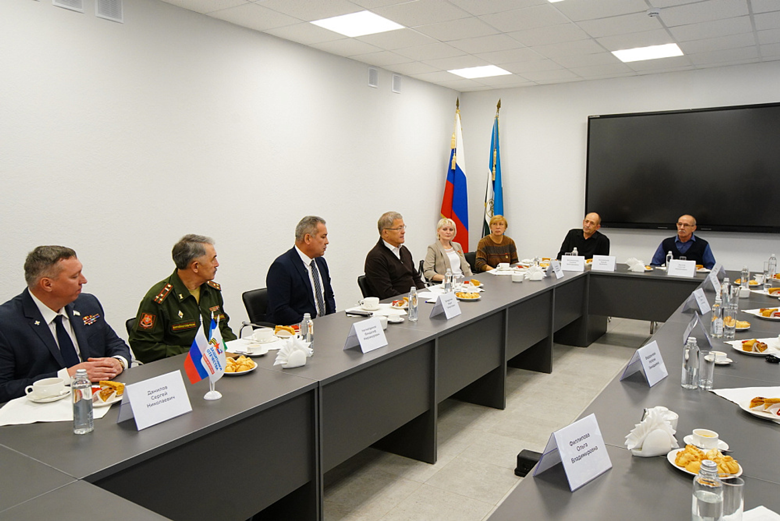 Глава Башкирии передал ордена Шаймуратова семьям погибших бойцов из Салавата