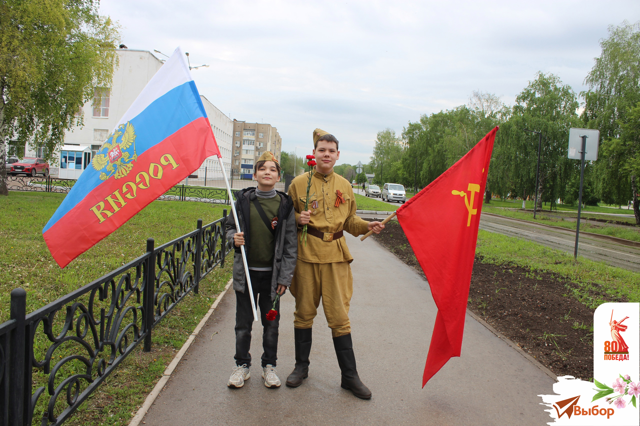 В Салавате День Победы начался на мемориале «Вечный огонь»