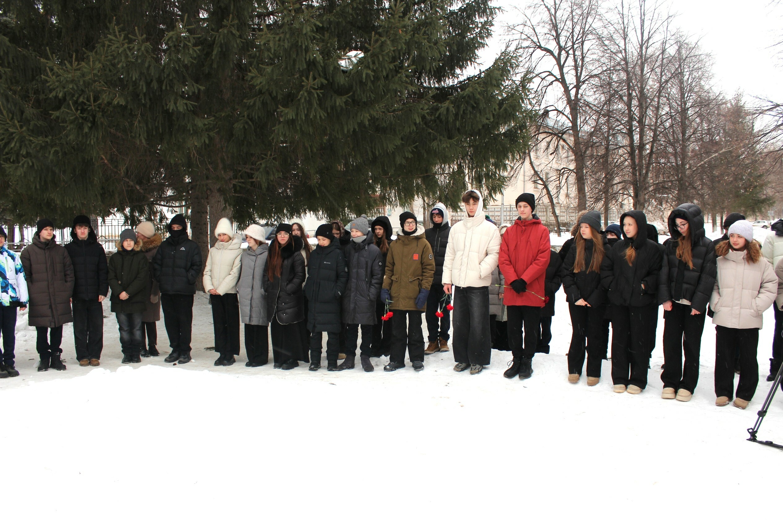 В Салавате возложили цветы к бюсту Александра Матросова