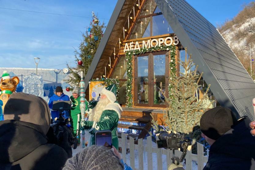 Новогодние туристические объекты Башкирии: к Деду Морозу - на шаттле, к "Лучшему рождественскому столу" или к ледяному мамонту