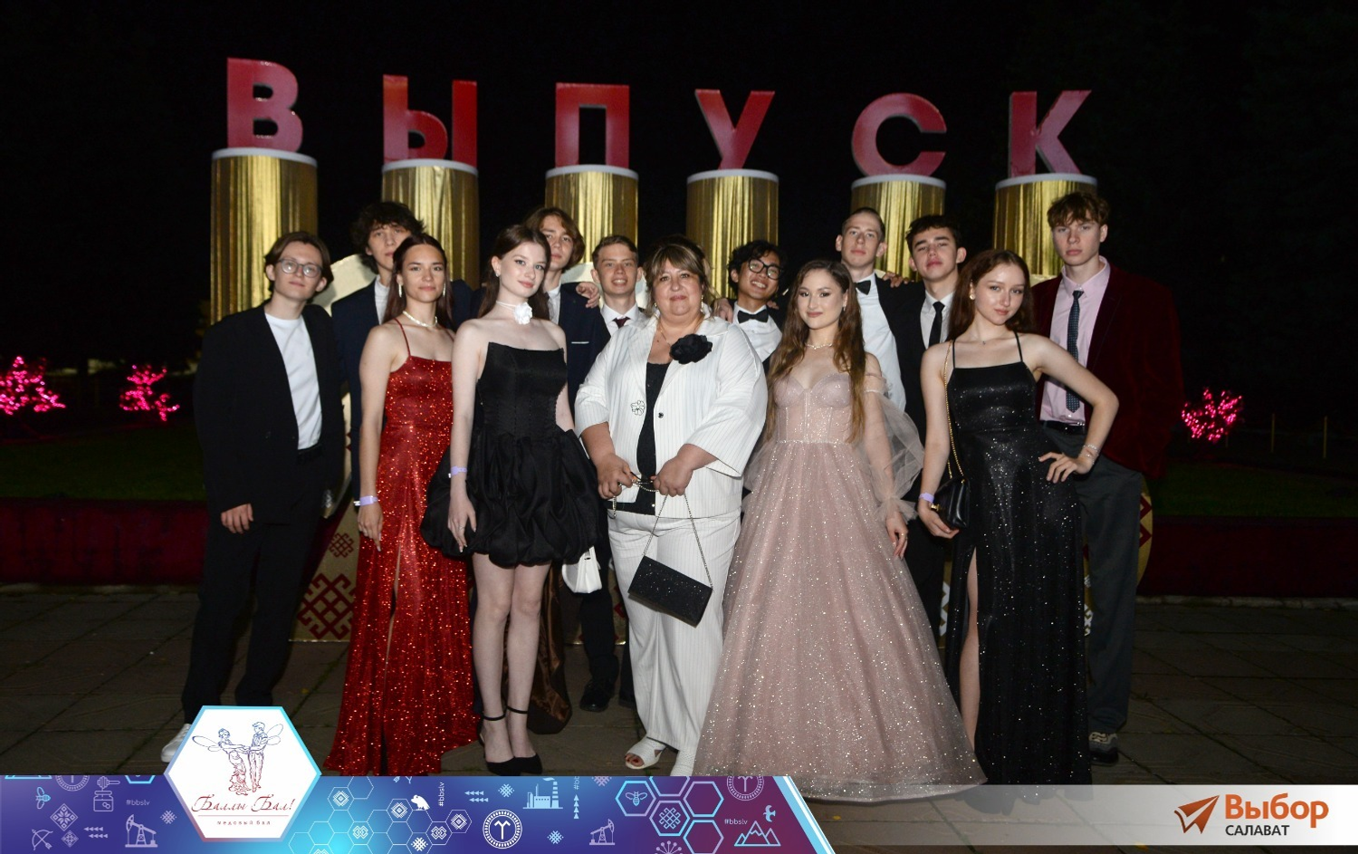 В Салавате выпускникам гимназии №1 подарили подписку на газету «Выбор»