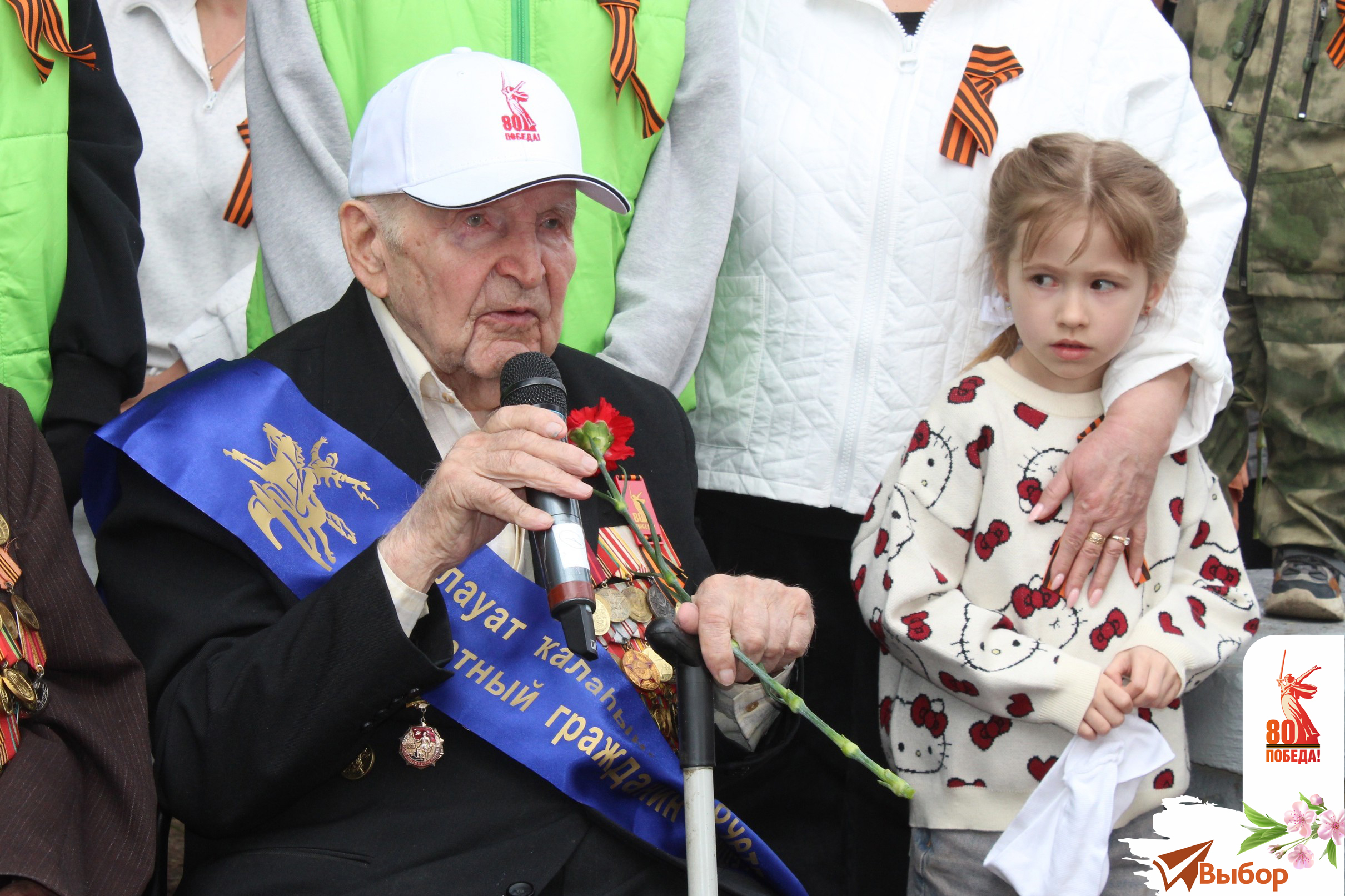 В Салавате День Победы начался на мемориале «Вечный огонь»