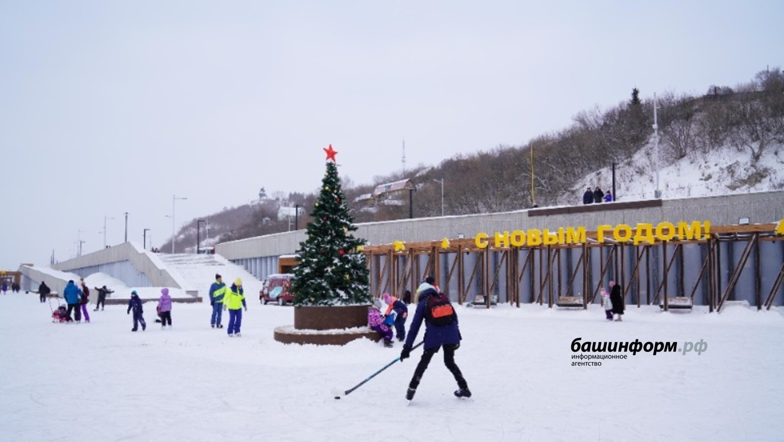Новогодние туристические объекты Башкирии: к Деду Морозу - на шаттле, к "Лучшему рождественскому столу" или к ледяному мамонту