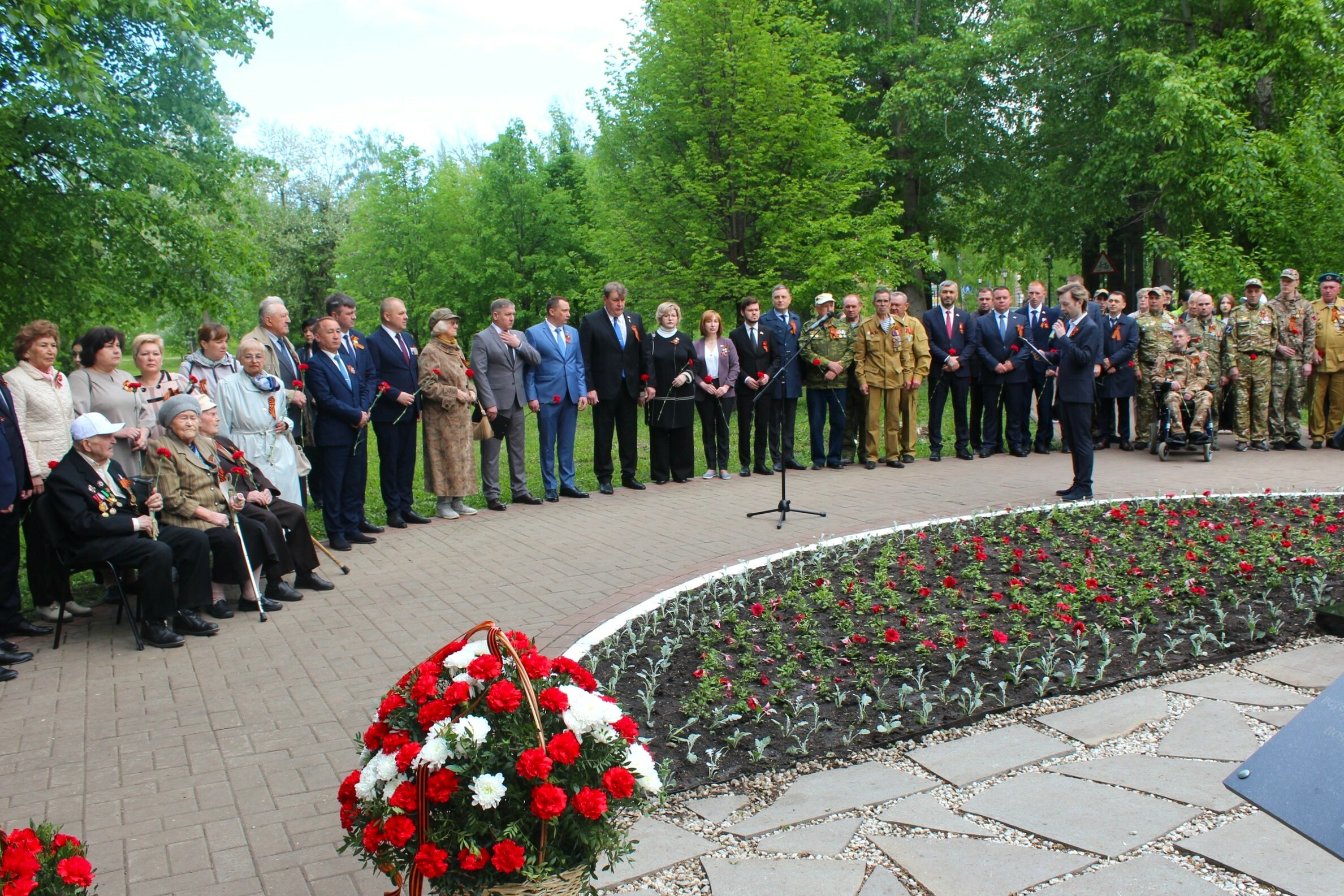 В Салавате на мемориалах прошли торжественные митинги памяти