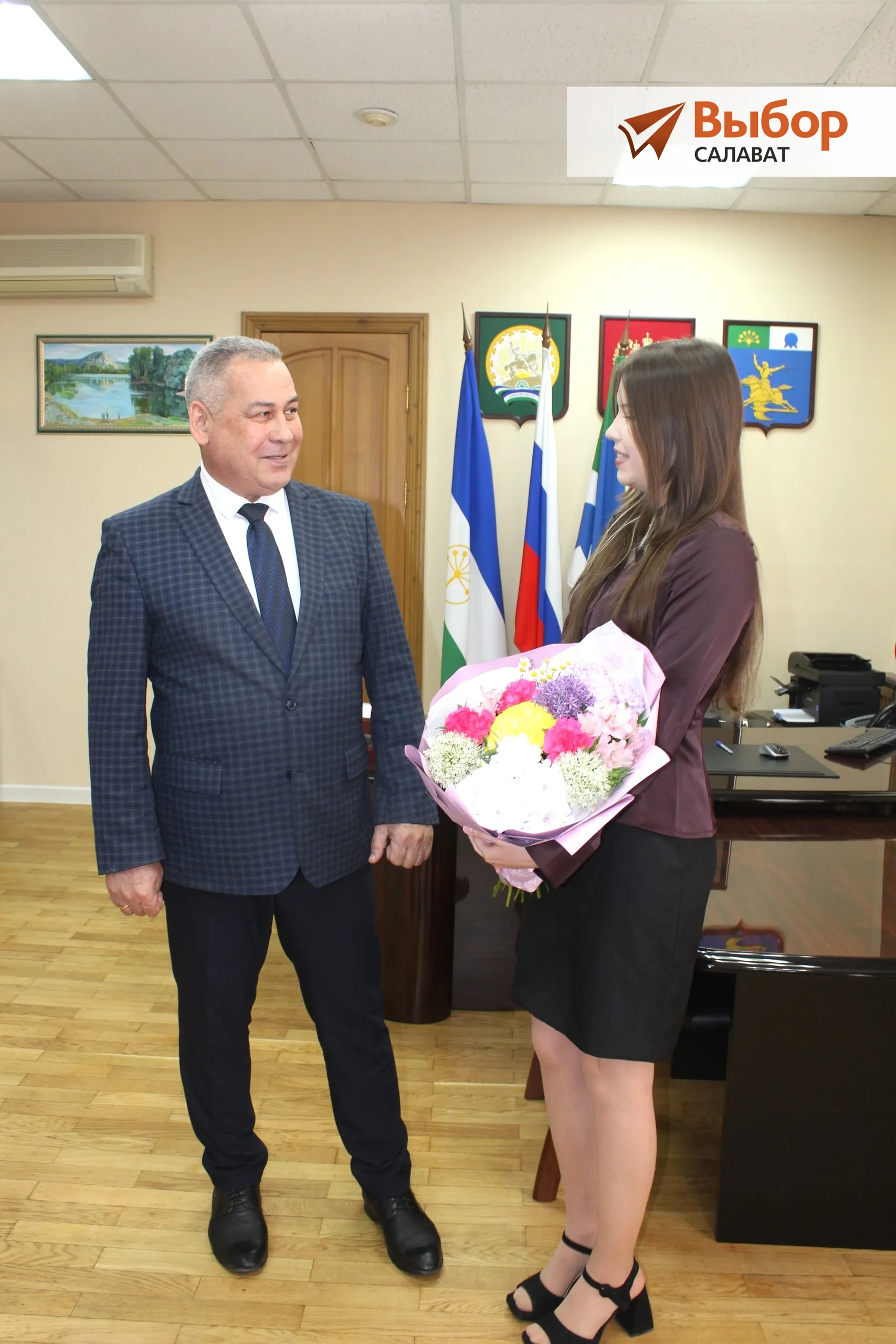 История картины в кабинета мэра города Салавата