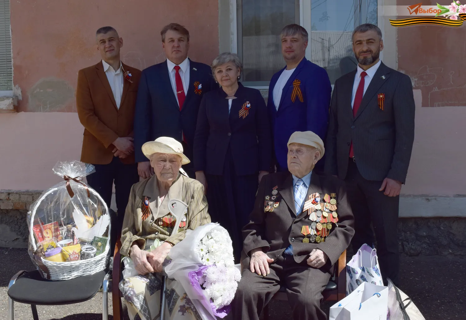 В Салавате поздравили ветерана ВОВ Никифора Елисеева