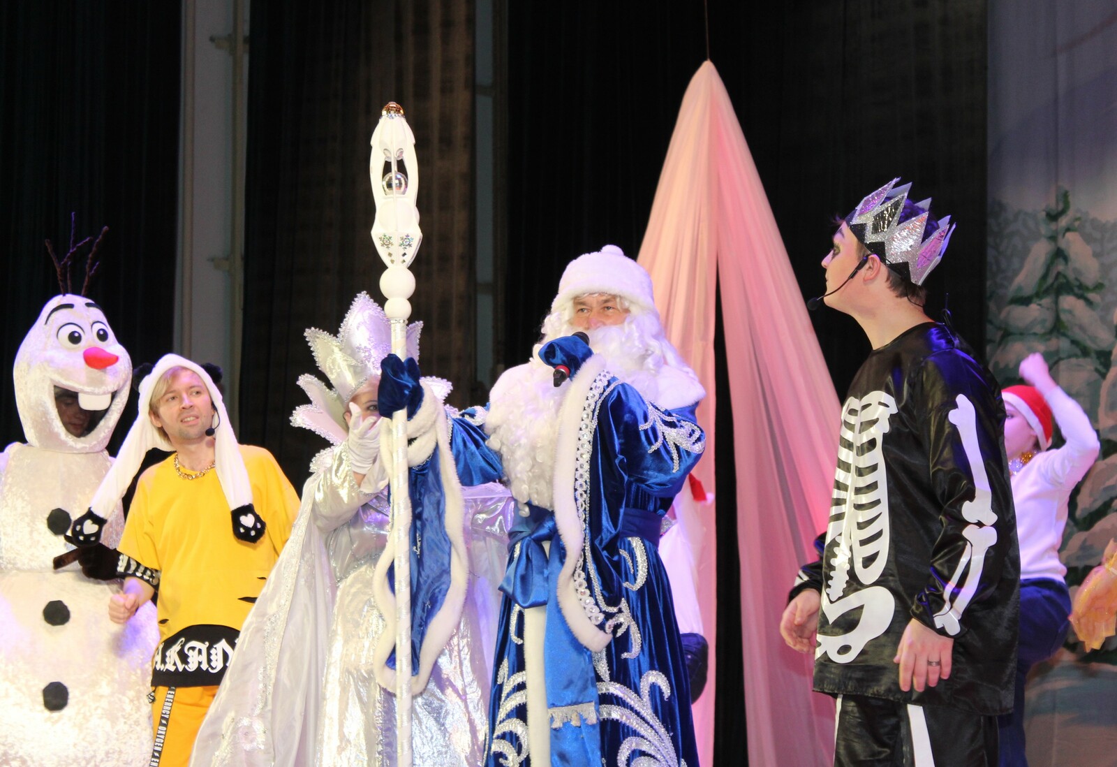 В Салавате поставили яркую театральную постановку  «Вовка в 3D-вятом царстве» для юных поклонников ТикТока и инстаграма