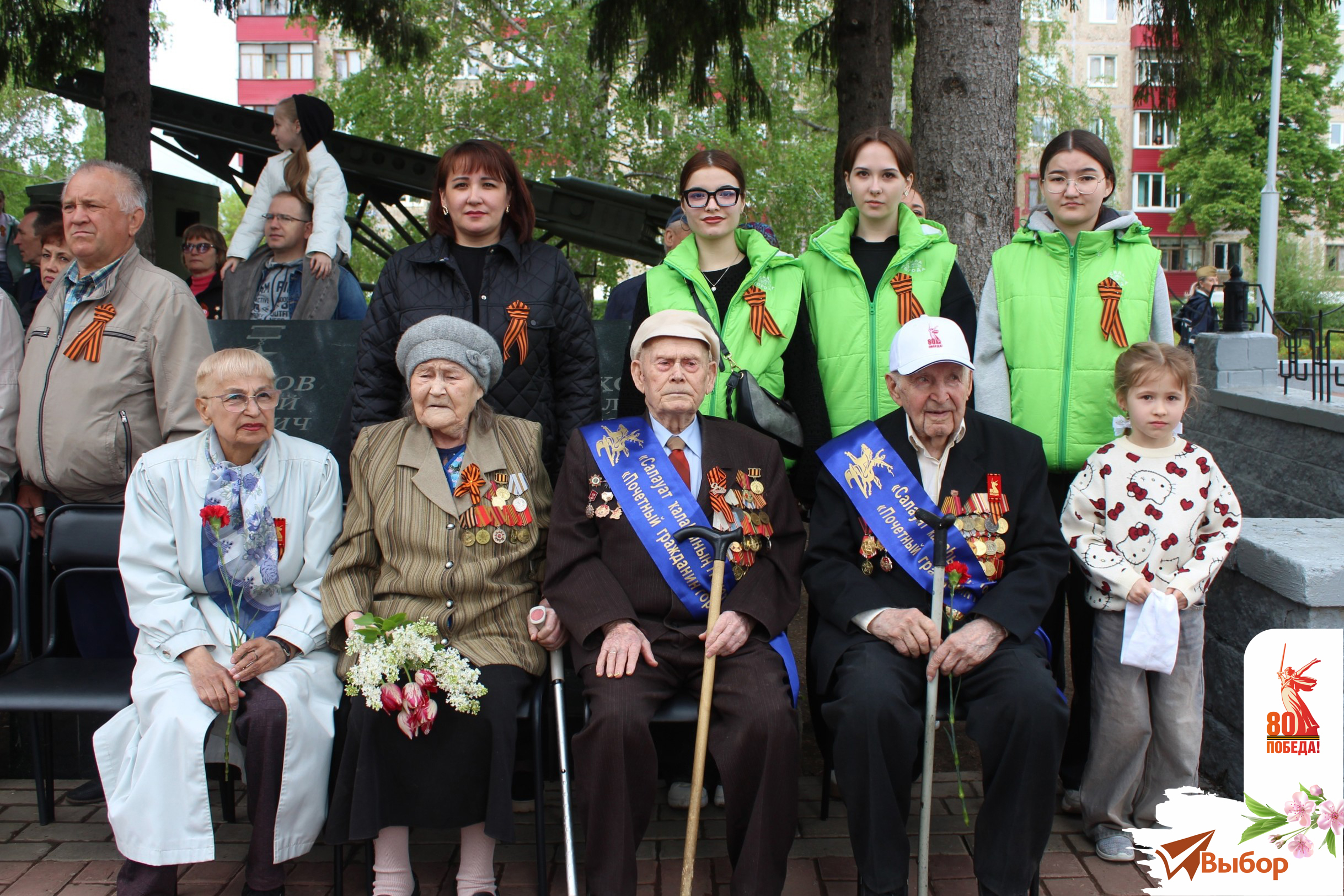 В Салавате День Победы начался на мемориале «Вечный огонь»