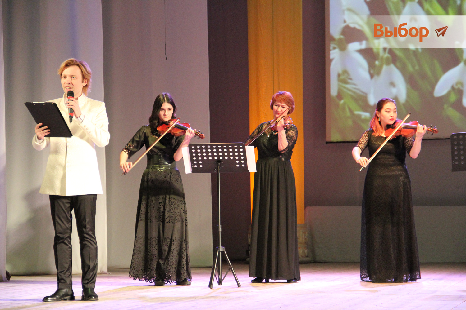 В Салавате прошел концерт в честь Международного женского дня