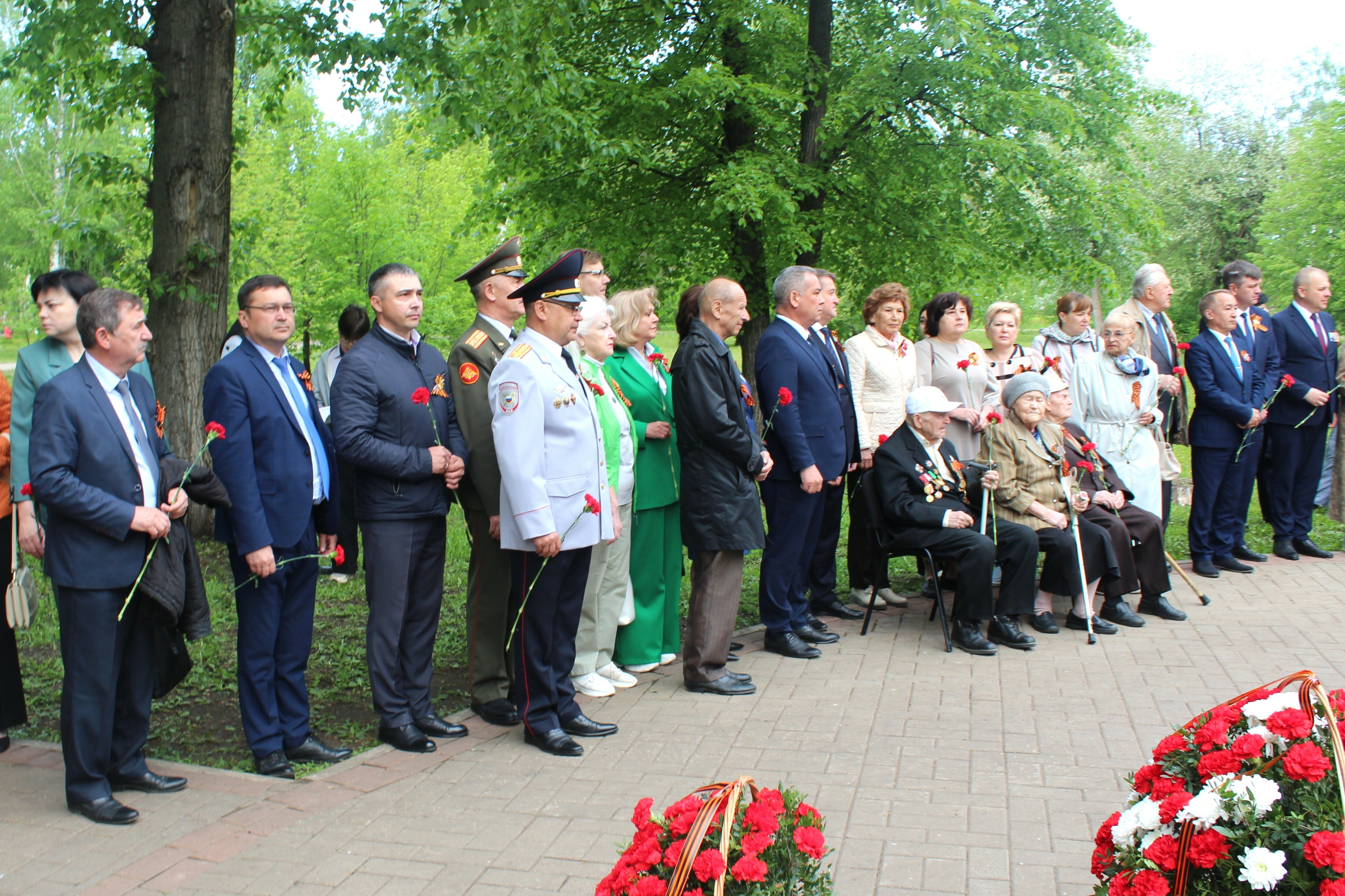 В Салавате на мемориалах прошли торжественные митинги памяти