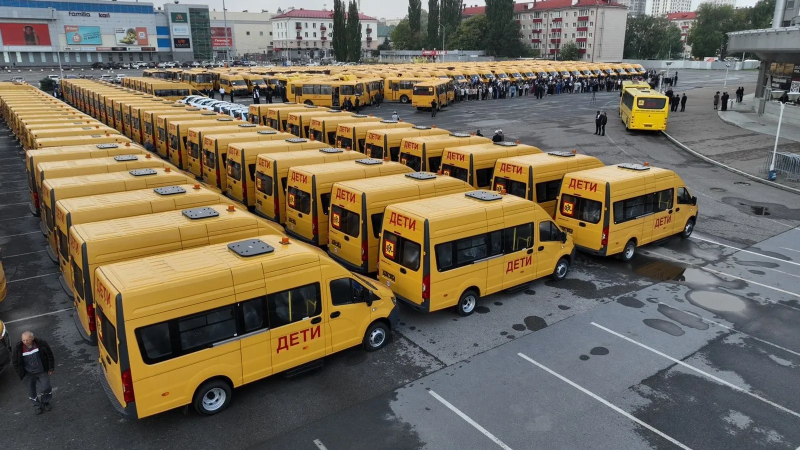 Подарок школам Башкирии – более 200 автобусов и автомобилей