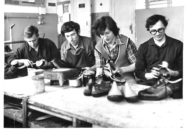 Уникальные кадры из прошлого века: салаватцы, занятые в сфере ЖКХ, - за работой