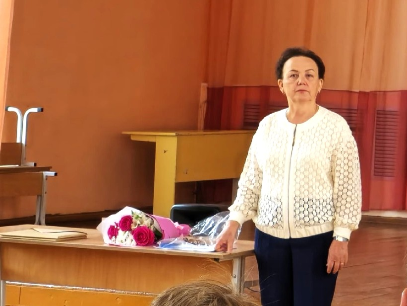 В Салавате выпускникам гимназии №1 подарили подписку на газету «Выбор»