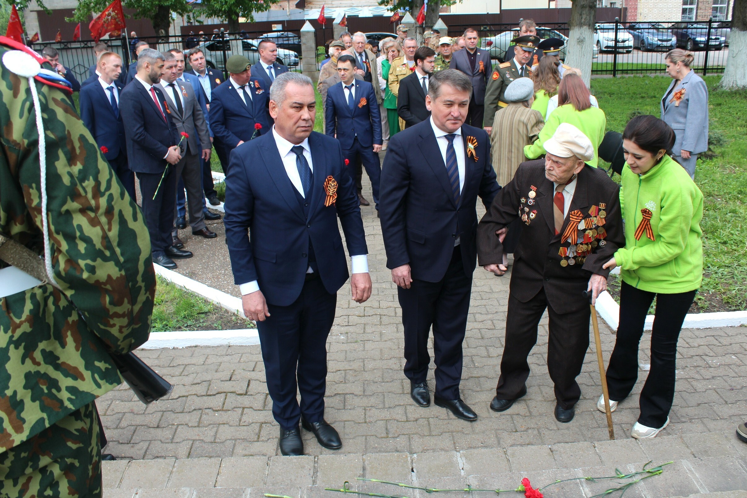 В Салавате на мемориалах прошли торжественные митинги памяти