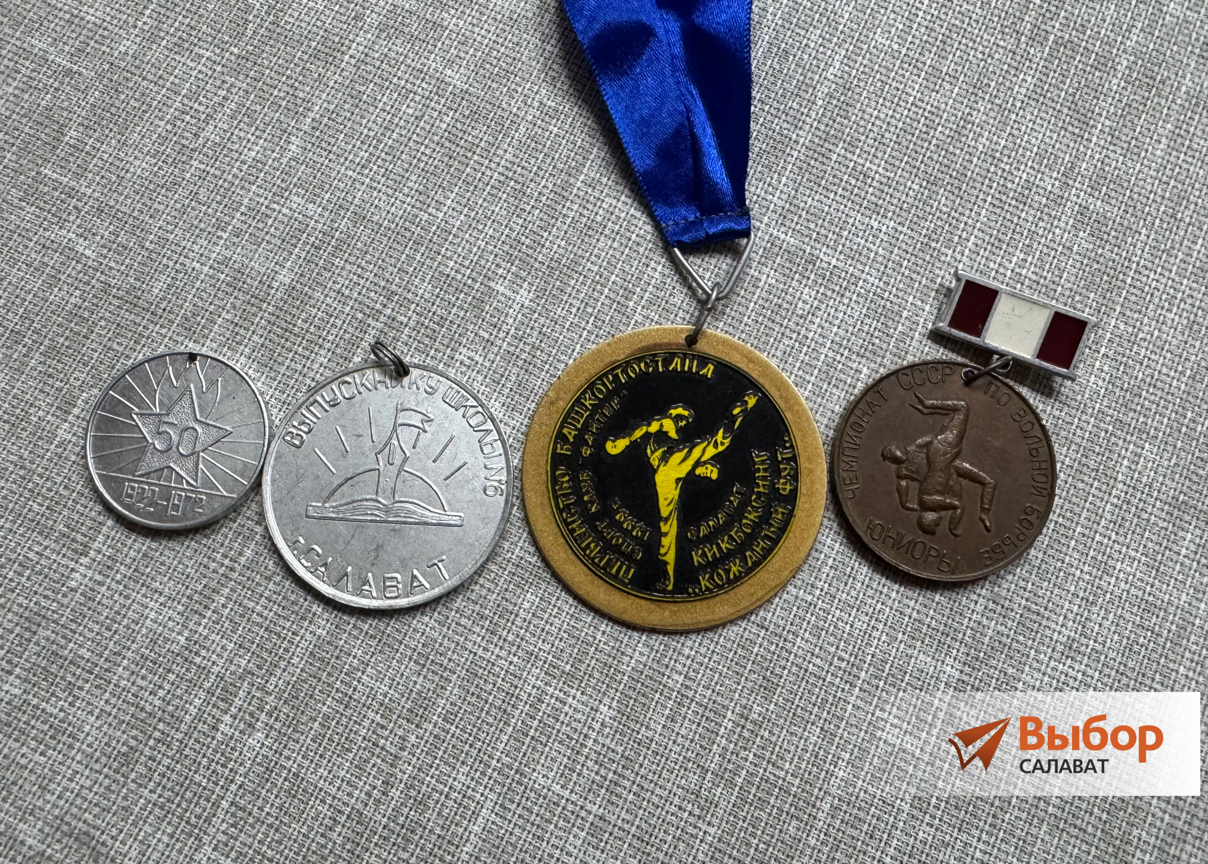 В музее Салавата собирают уникальную коллекцию значков и памятных медалей