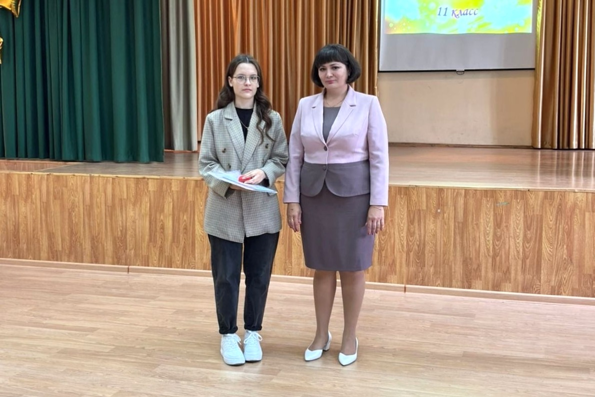 В Салавате выпускникам школы №19 подарили подписку на газету «Выбор»