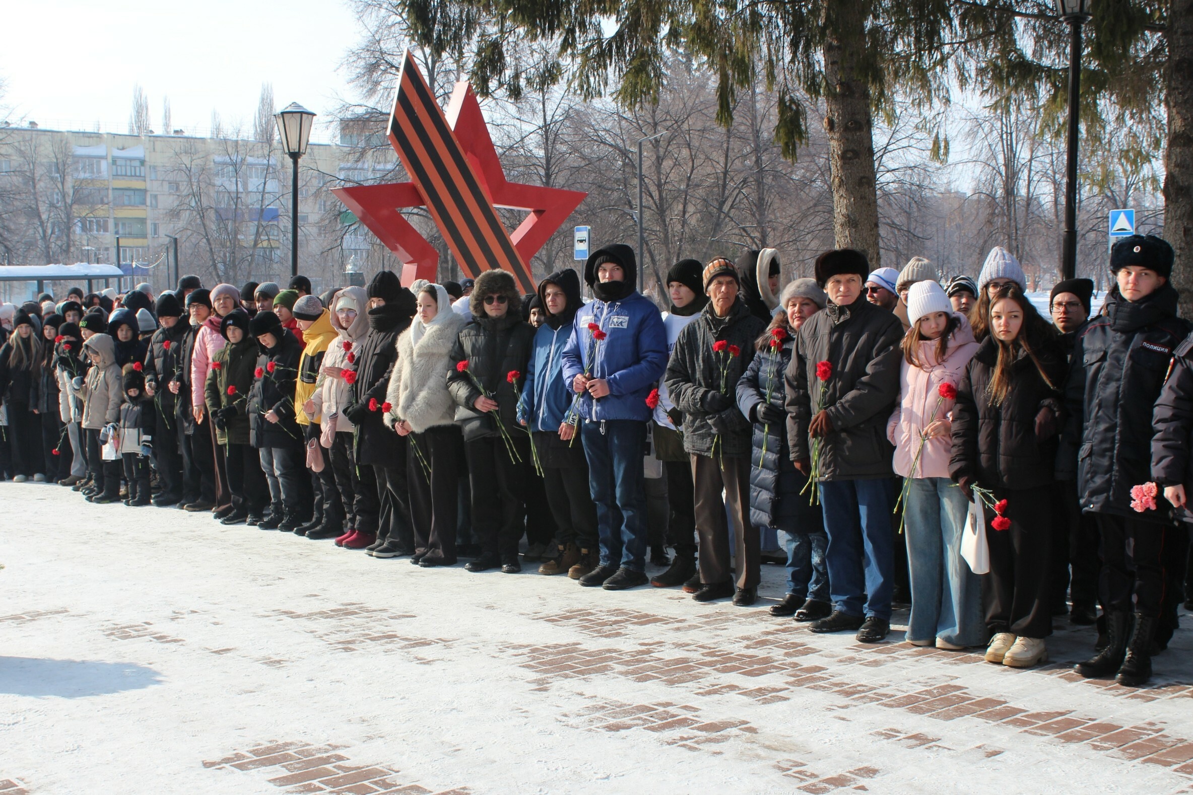 В День защитника Отечества на мемориале «Вечный огонь» в Салавате прошел митинг