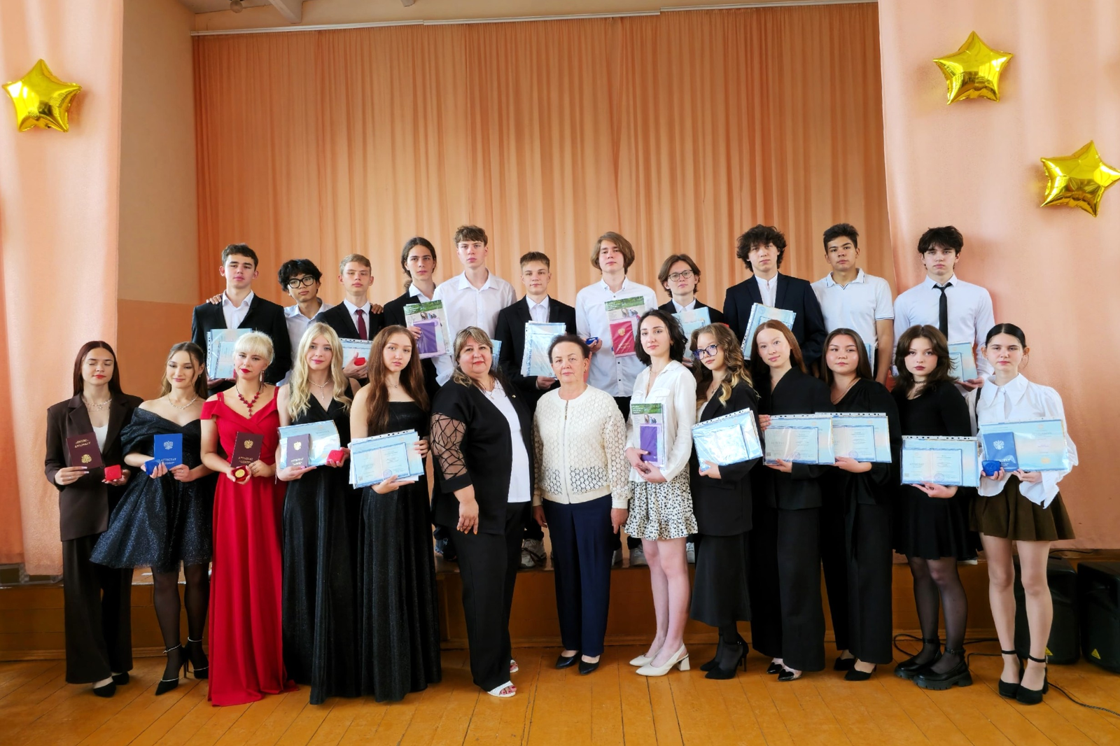 В Салавате выпускникам гимназии №1 подарили подписку на газету «Выбор»