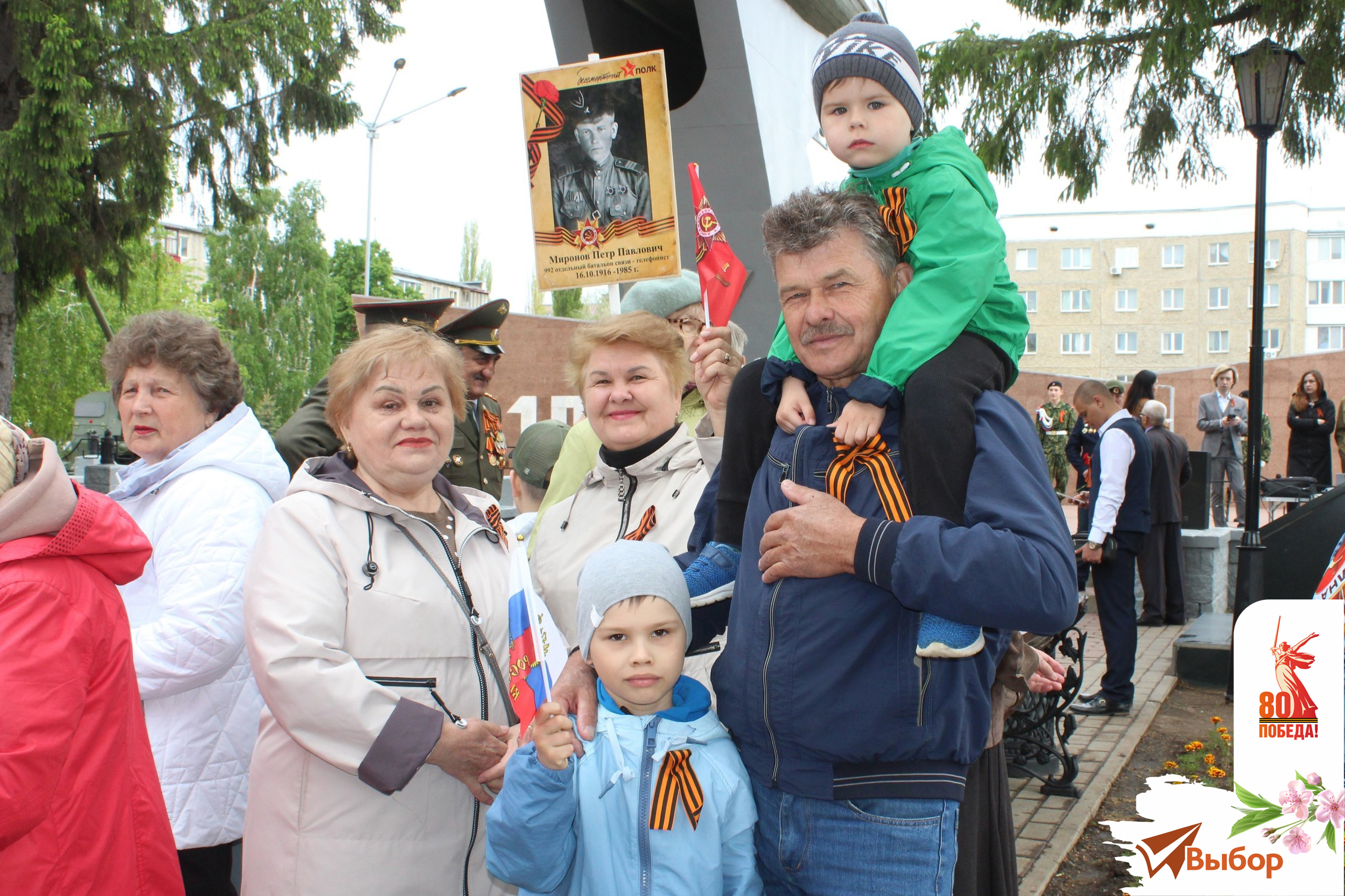 В Салавате День Победы начался на мемориале «Вечный огонь»