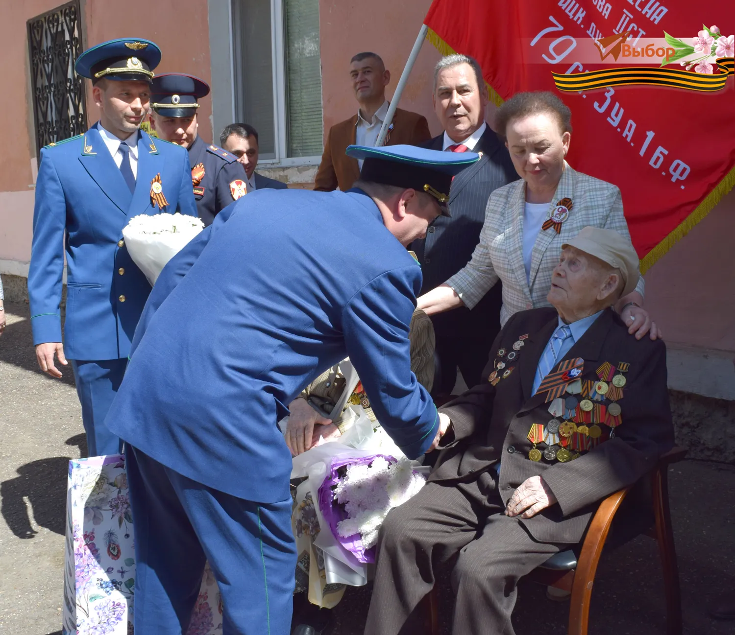 В Салавате поздравили ветерана ВОВ Никифора Елисеева