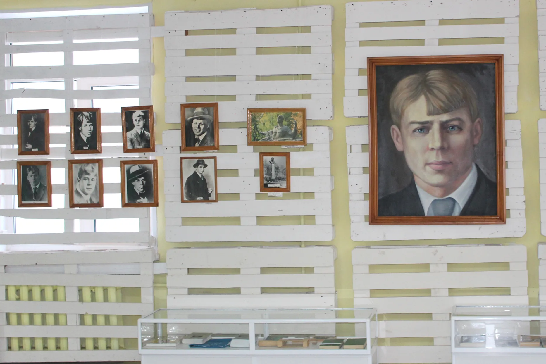 В Салавате представили частную коллекцию, посвященную Сергею Есенину