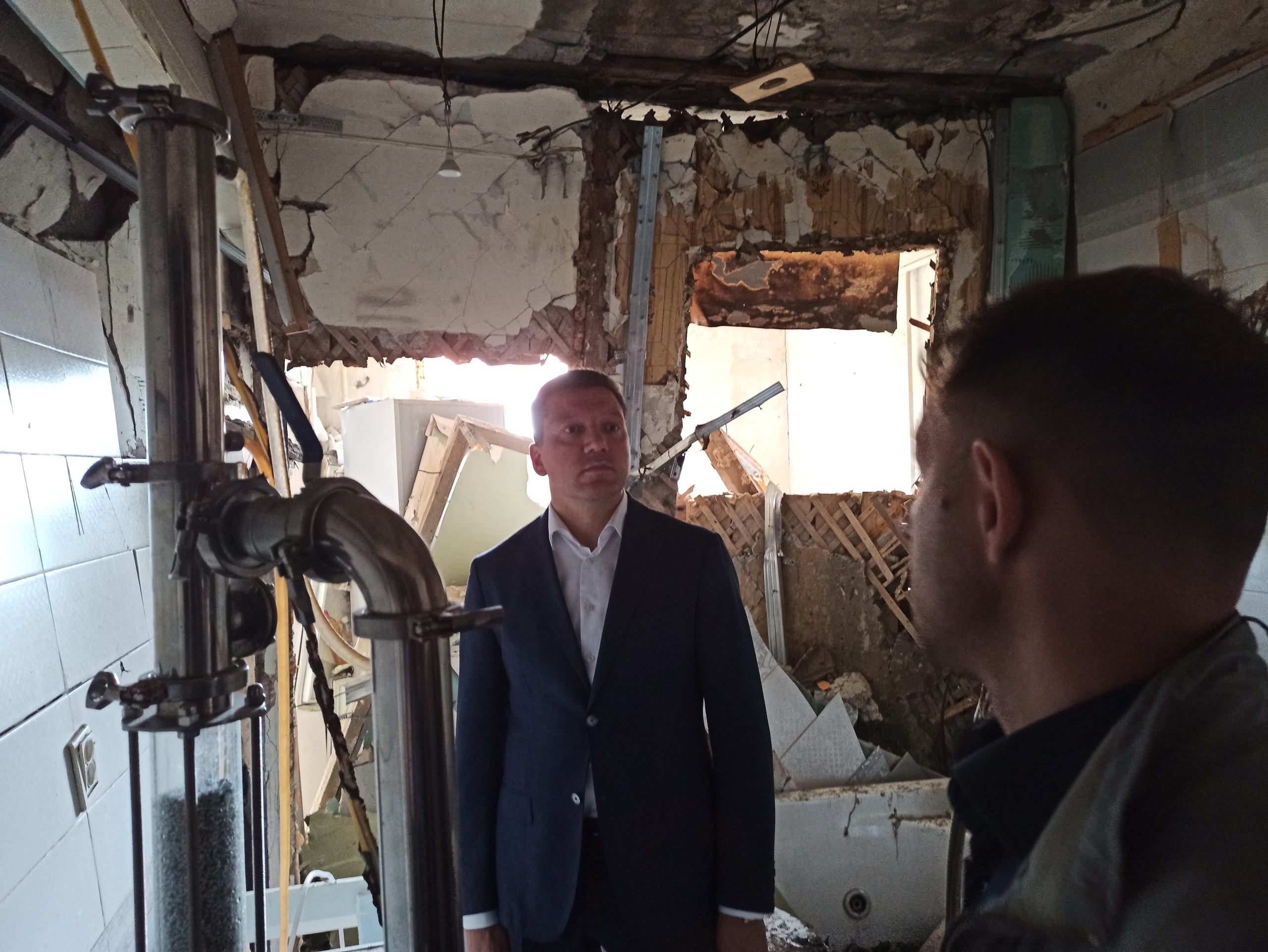 Мэр Салавата встретился с пострадавшими при взрыве в жилом доме