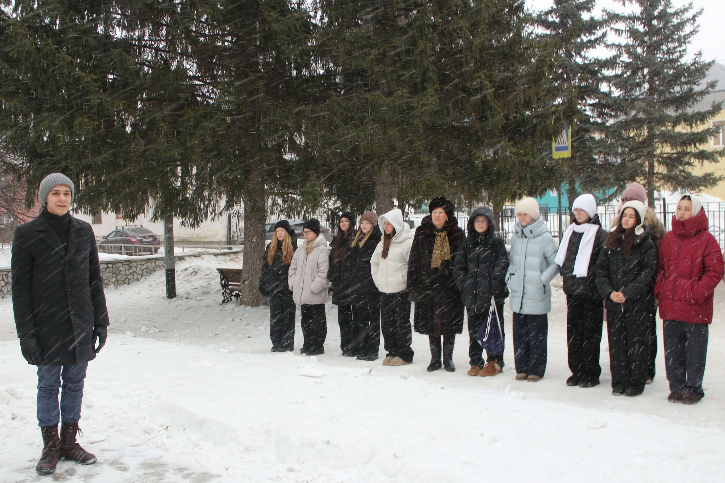 В Салавате возложили цветы к бюсту Александра Матросова