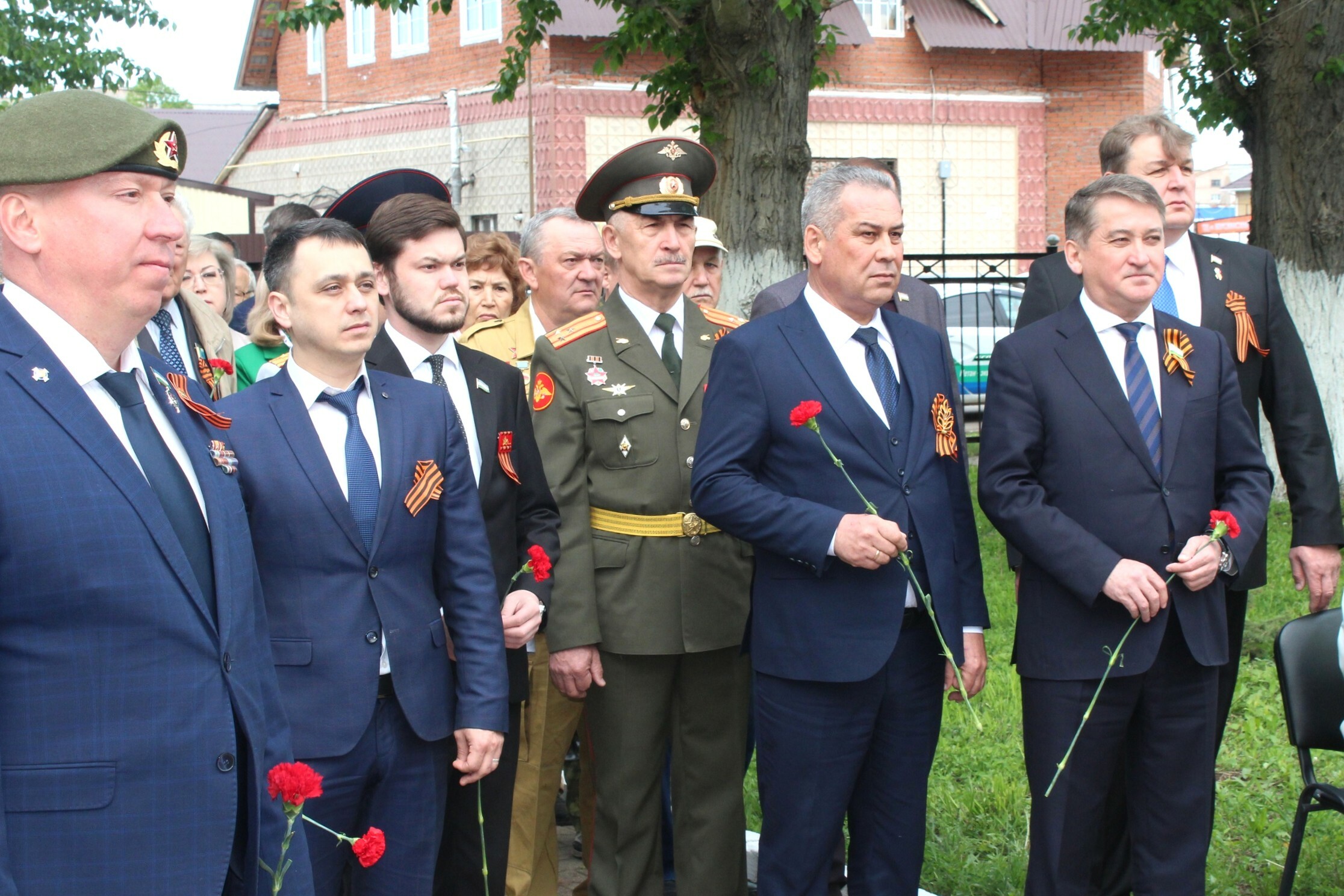 В Салавате на мемориалах прошли торжественные митинги памяти
