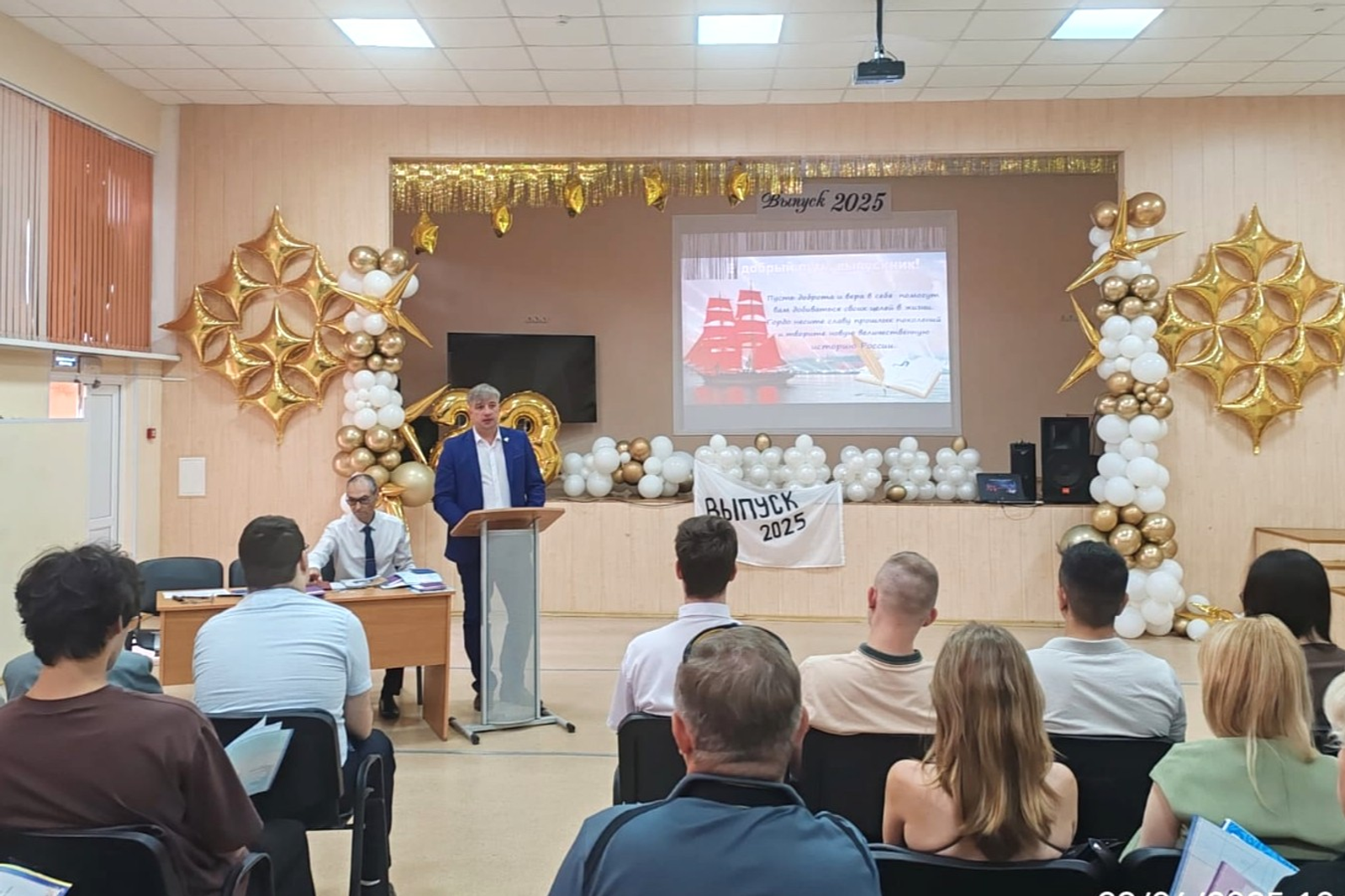 В Салавате выпускникам школы №23 подарили подписку на газету «Выбор»