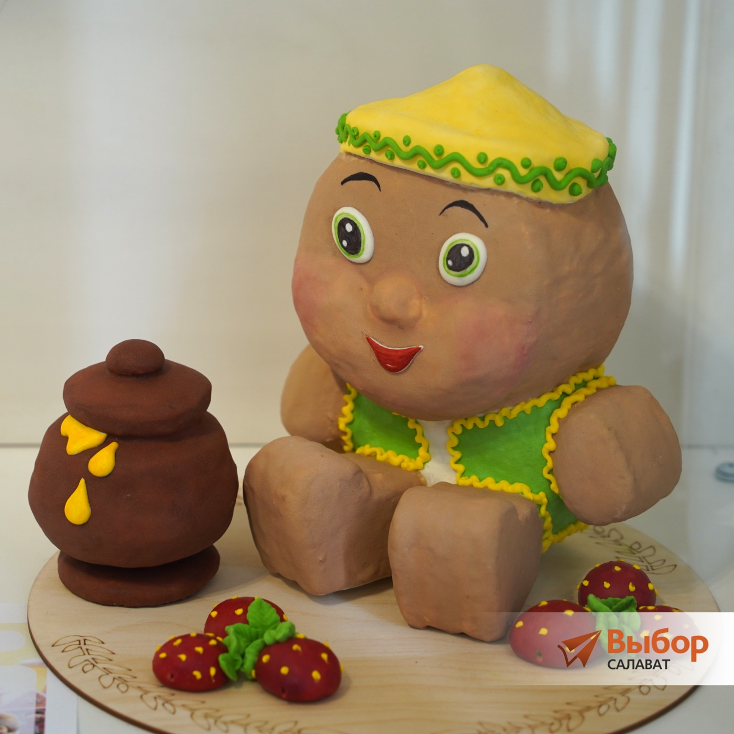 Гостей фестиваля встречал пряничный человечек «Баллыбай» — символ фестиваля, изготовленный мастером из села Малояза Татьяной Рябухиной.