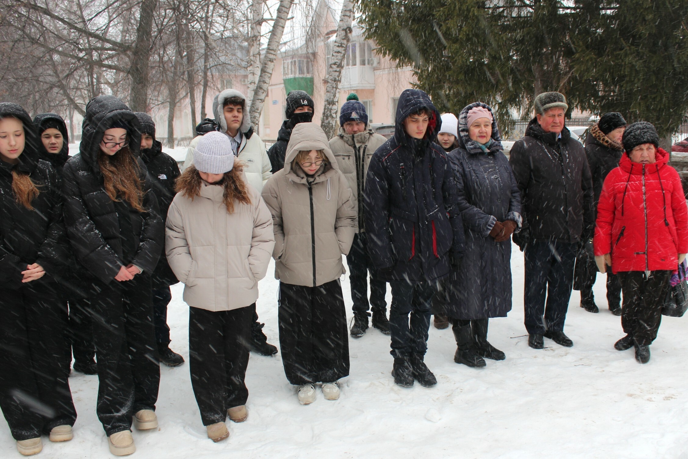 В Салавате возложили цветы к бюсту Александра Матросова