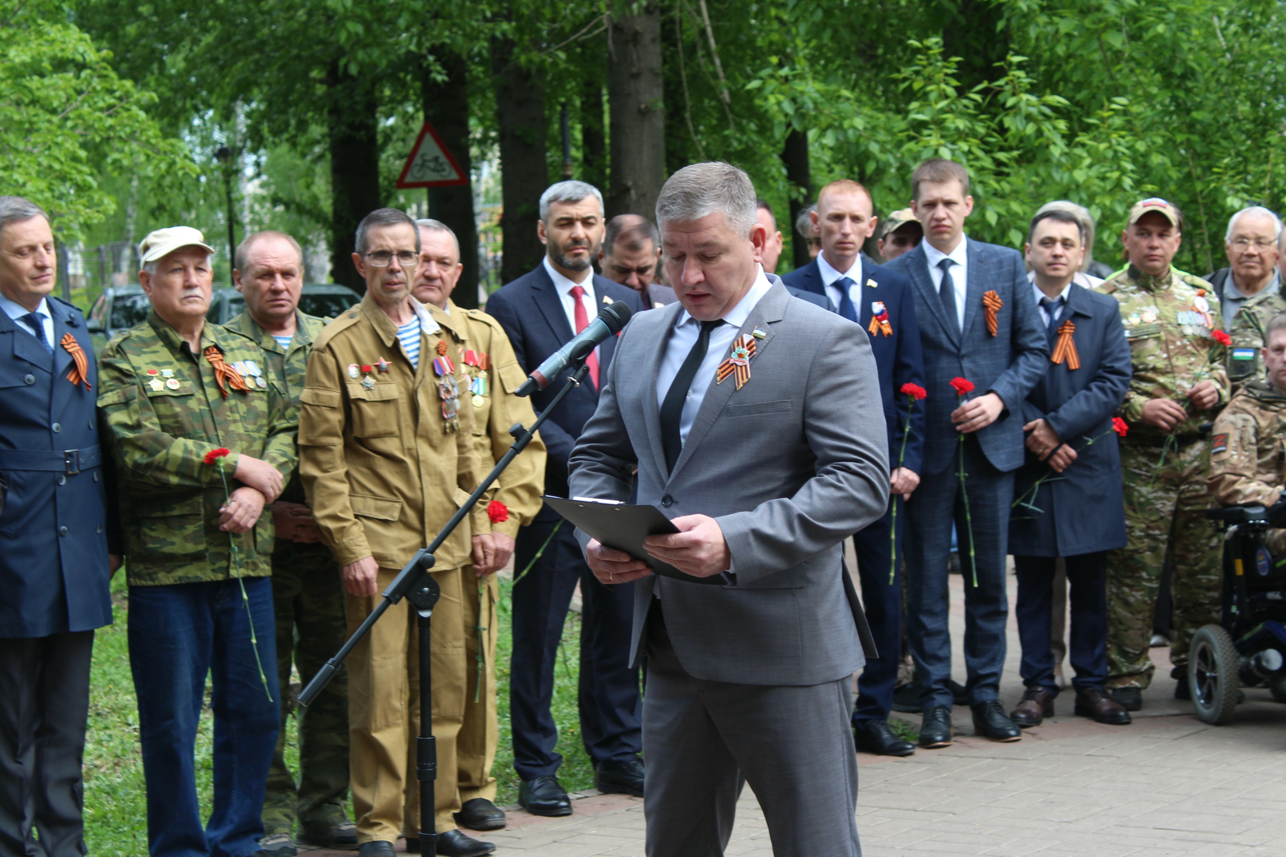 В Салавате на мемориалах прошли торжественные митинги памяти