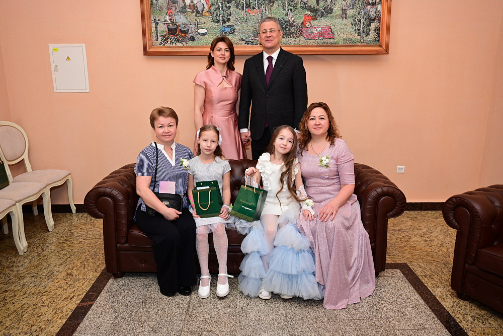 Бал маленьких принцесс в Уфе собрал детей со всей республики