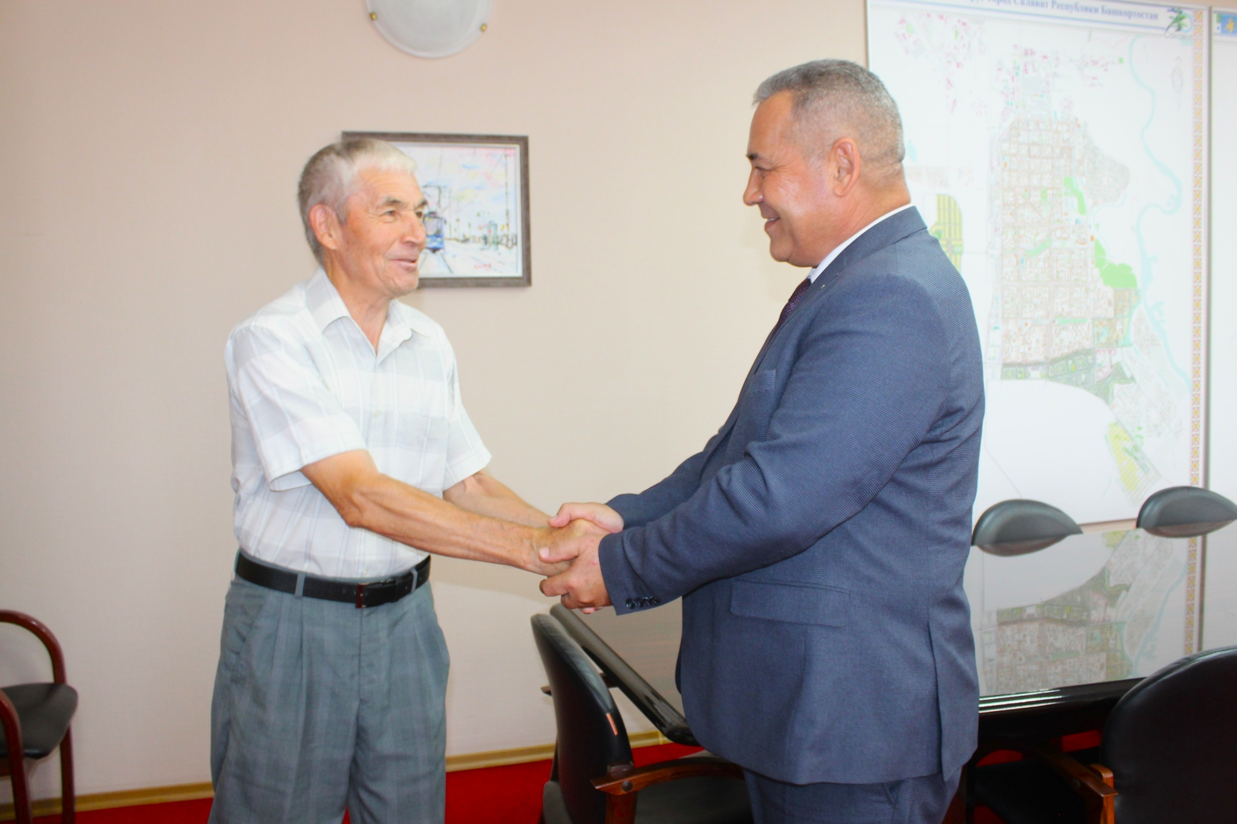 Мэр города встретился с первостроителями Салавата