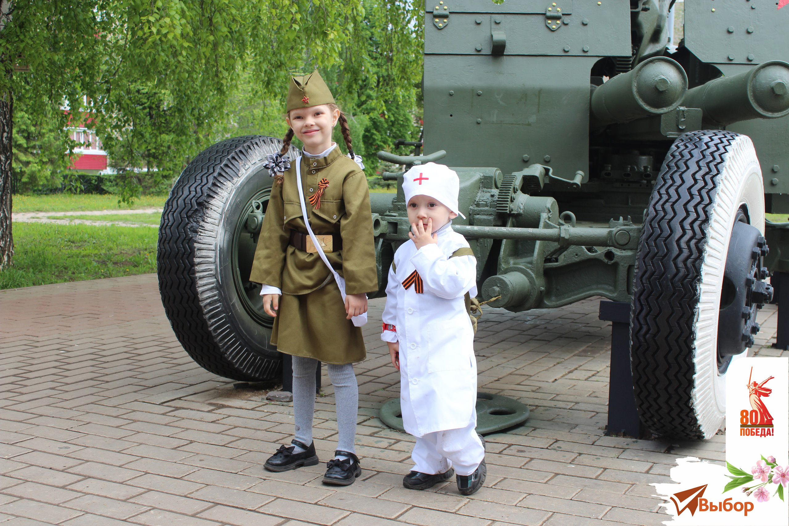 В Салавате День Победы начался на мемориале «Вечный огонь»