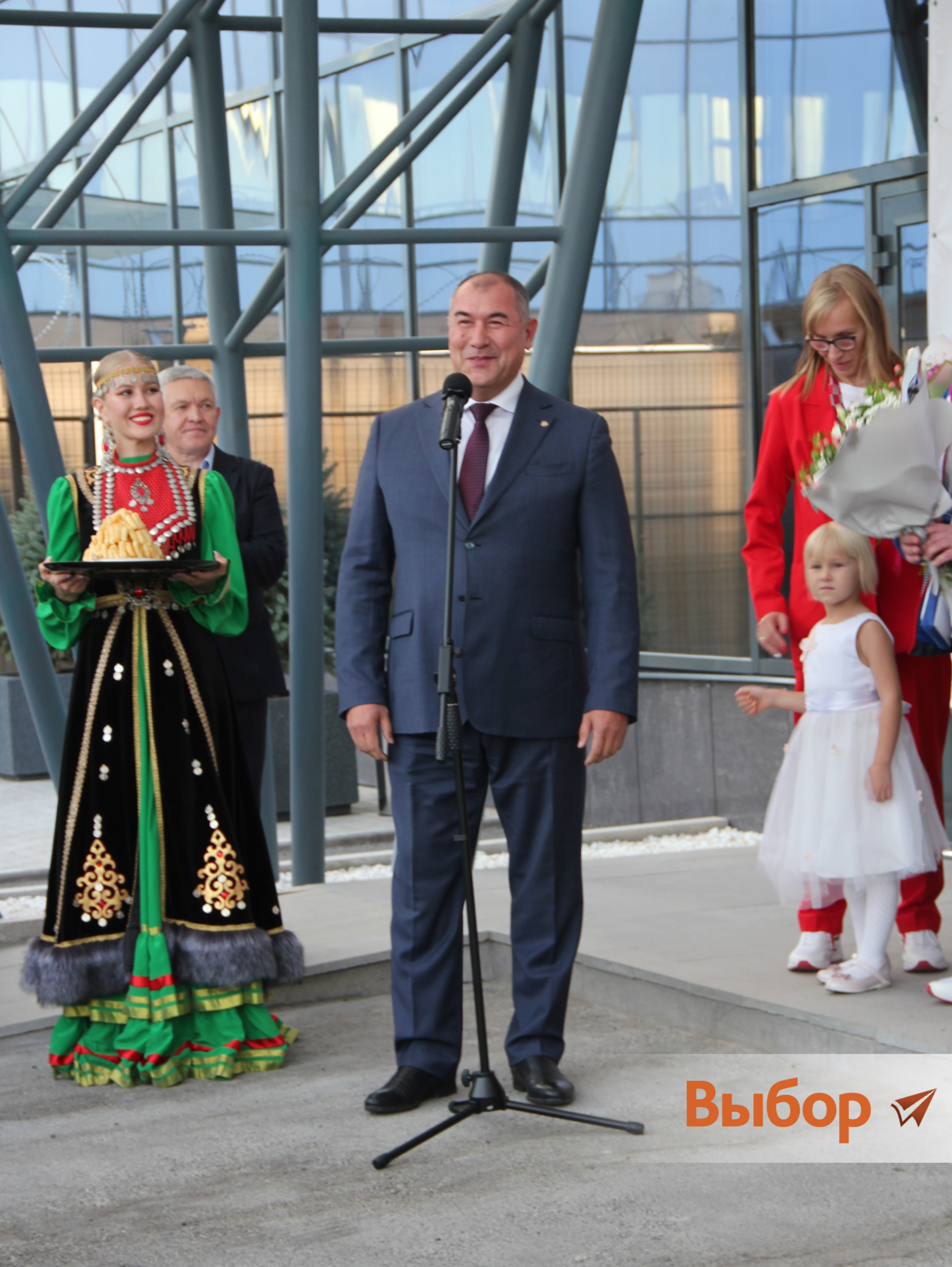 Паралимпийских чемпионов из Башкортостана встретили в уфимском аэропорту