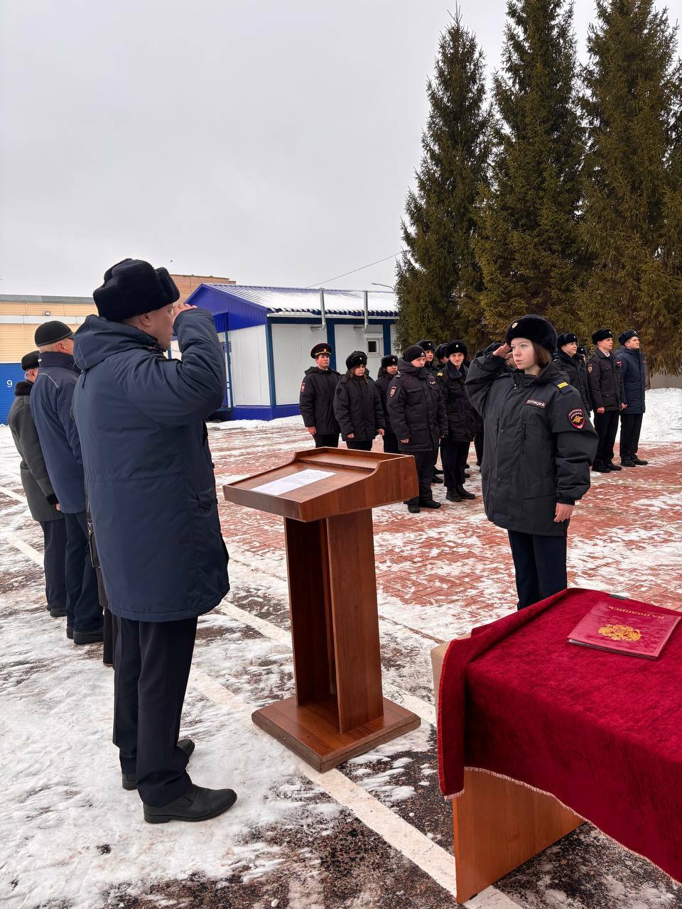 Начинающие свой путь сотрудники органов внутренних дел Салавата приняли присягу