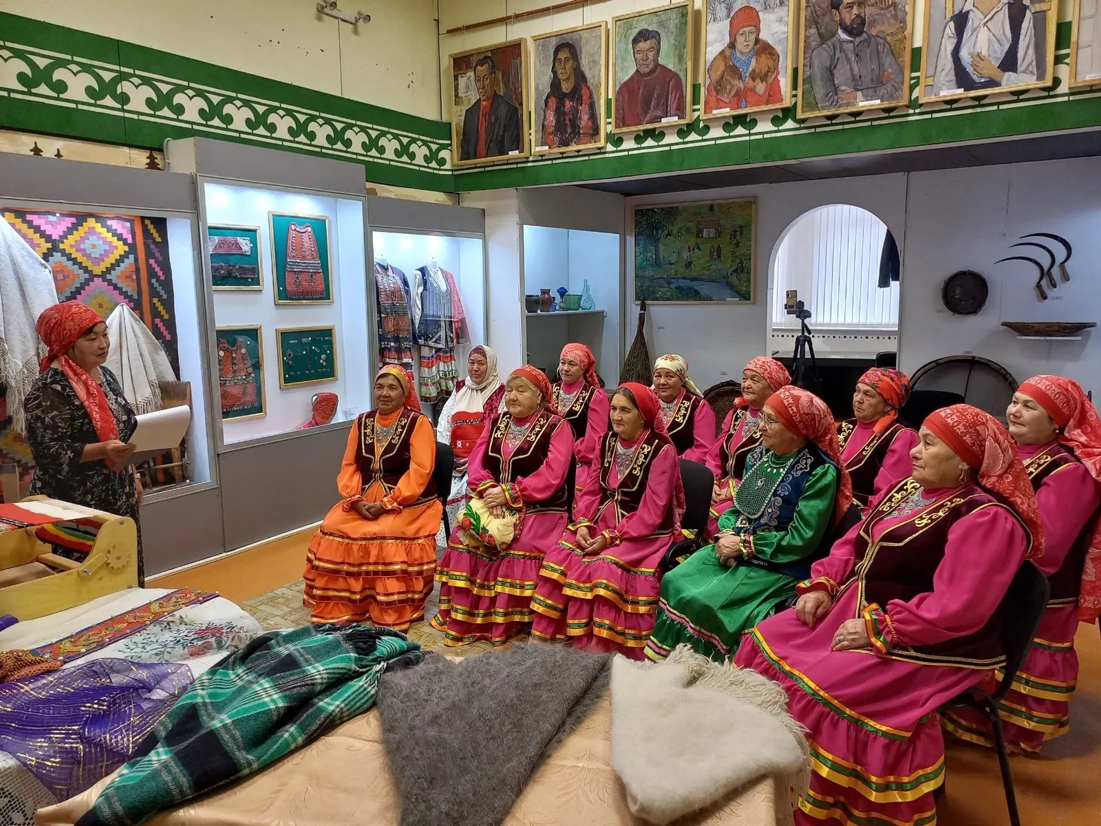 Радий Хабиров поздравил жителей Башкирии с Днем национального костюма