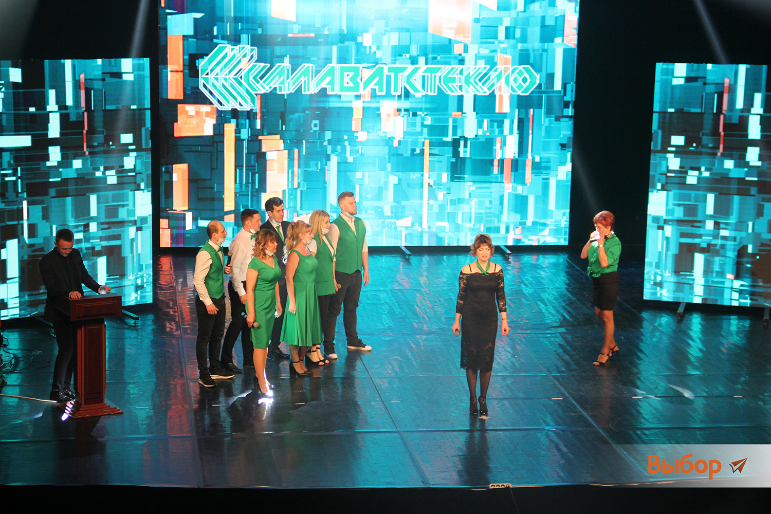 В честь 60-летнего юбилея АО «Салаватстекло» прошёл корпоративный фестиваль КВН